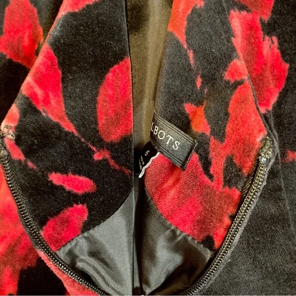 Talbots Black & Red Velvet Sleeveless Rose Patterned Dress - Size 6 - Picture 7 of 9